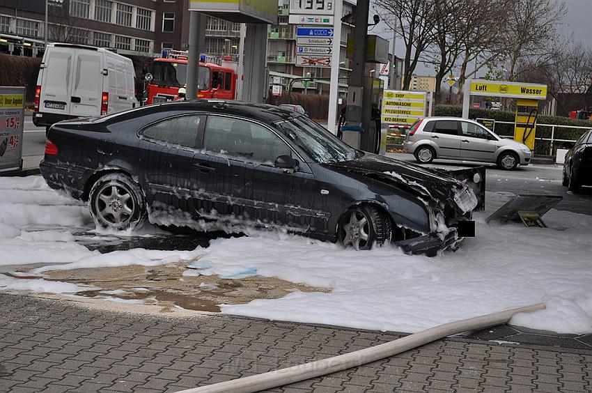 Tanksaeule umgefahren in Leverkusen P32.JPG